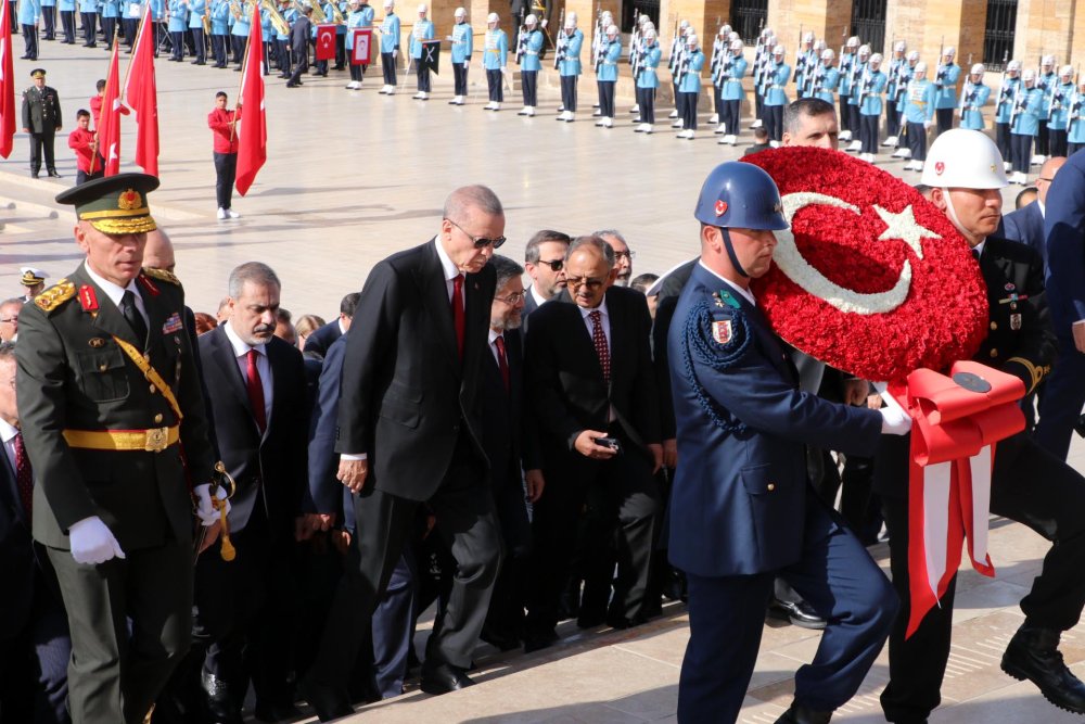 Devlet erkanı 100. yılda Ata'nın huzurunda