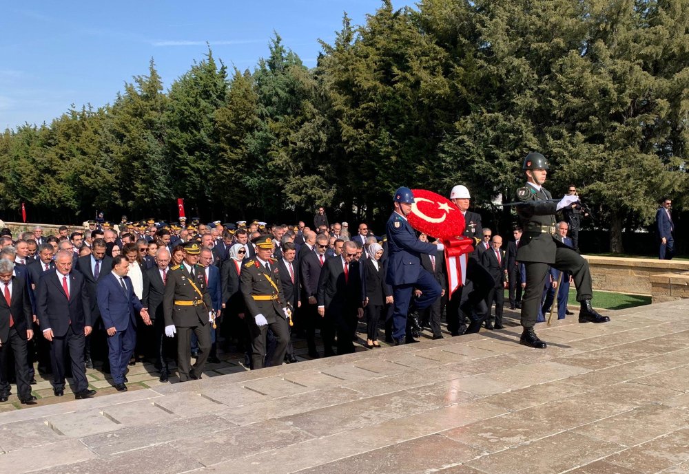 Devlet erkanı 100. yılda Ata'nın huzurunda