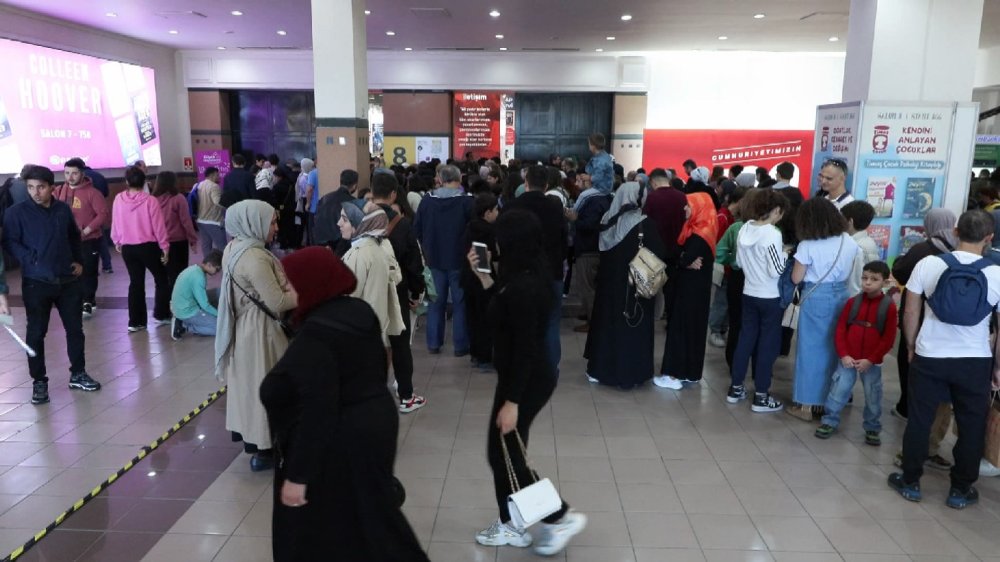 TÜYAP Kitap Fuarı'nda son gün yoğunluğu yaşanıyor