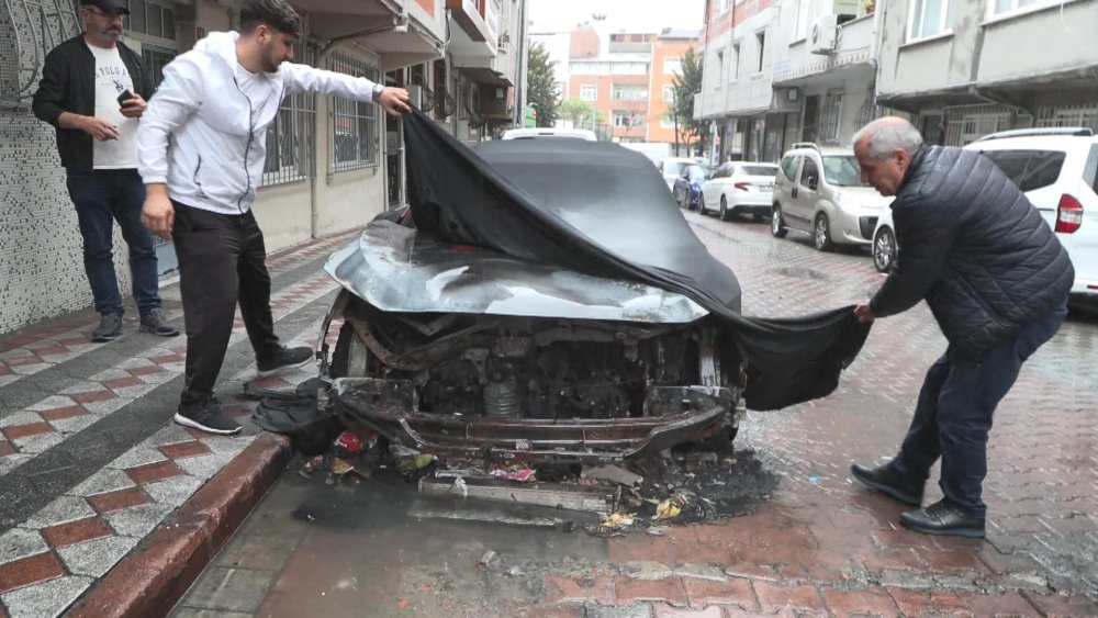 Yeni aldığı otomobili kundaklandı