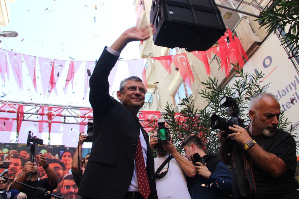 Özgür Özel'in ilk ziyareti Manisa'ya: 'Halk artık iktidarı değiştirecek bir CHP istiyor'