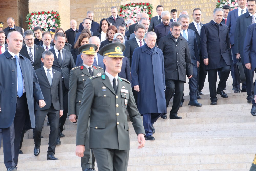 Atatürk, Anıtkabir'de resmi törenle anıldı