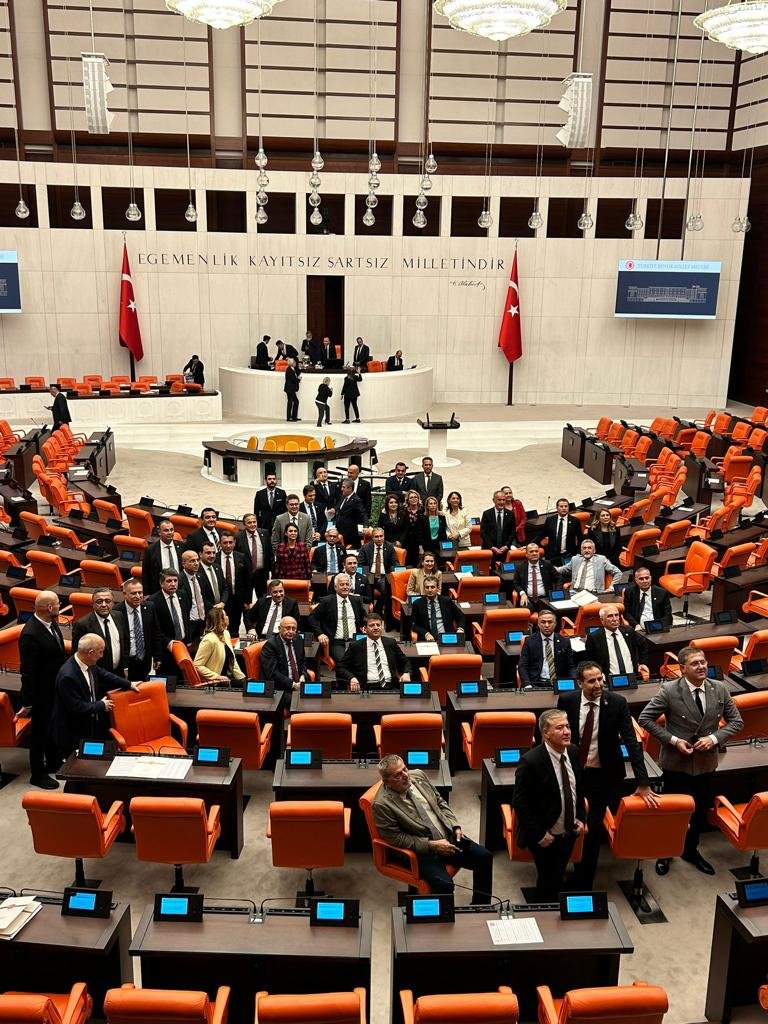 CHP, "TBMM'yi terk etmeme" eylemini sürdürüyor