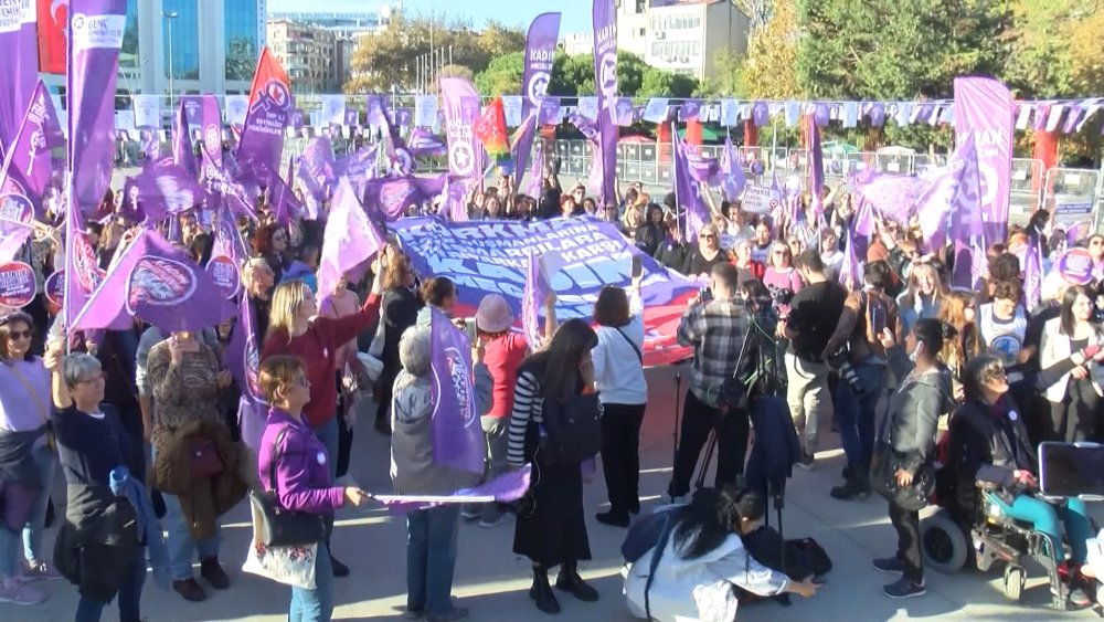 Kartalda "Laiklik ve Özgürlük için Kadın Mitingi" düzenlendi