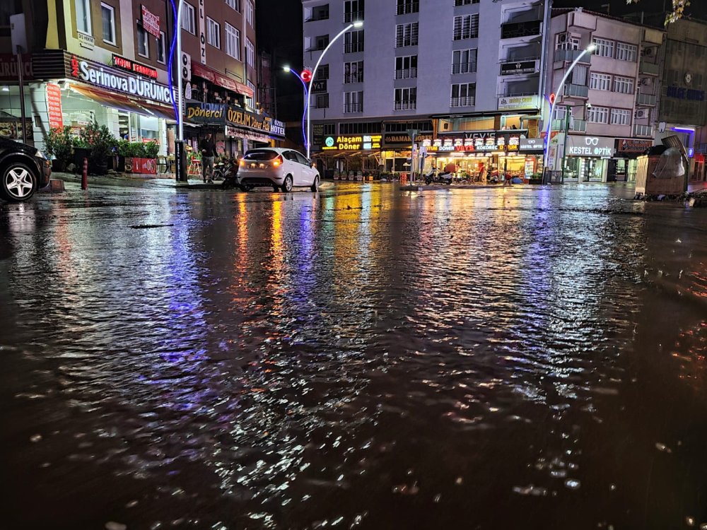 Lodos, sağanak ve dolu kenti vurdu