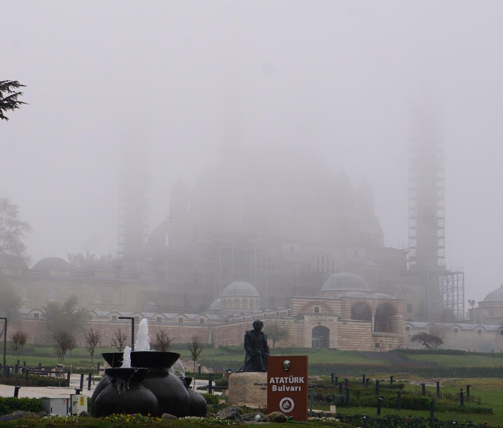 Edirne'de sabah saatlerinde sis etkili oldu