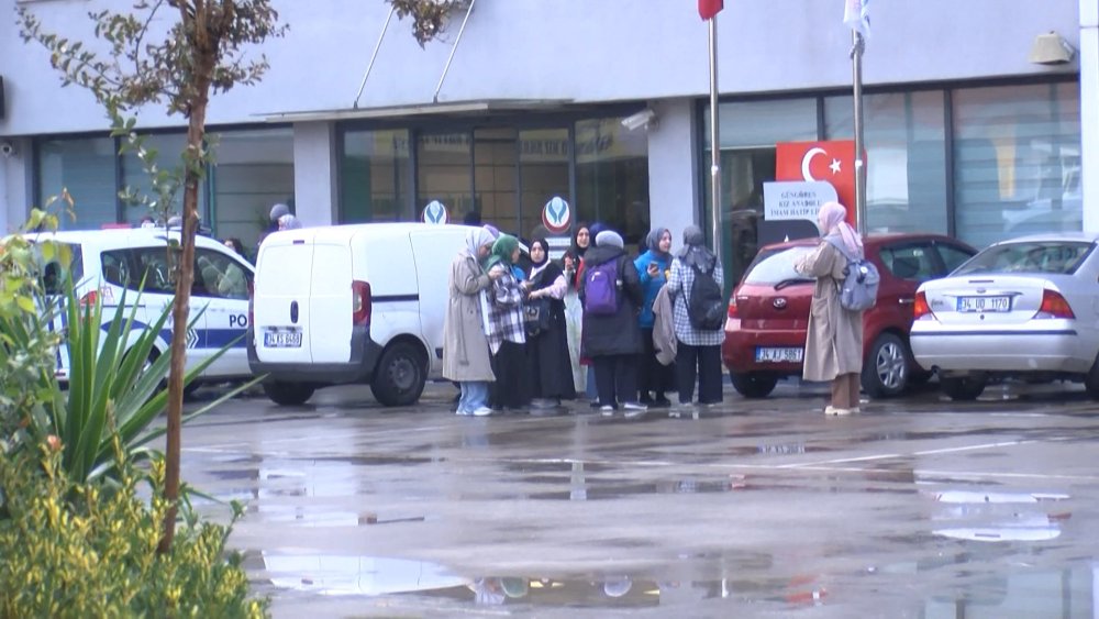 Okulda yangın paniği: Öğrenciler tahliye edildi