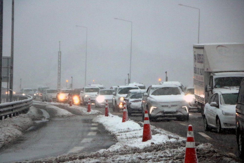 Bolu Dağı’nda kar etkisini artırdı