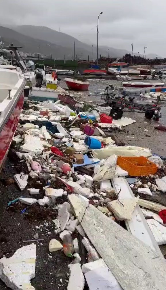 Yalova'da deniz taştı, teknelerde maddi hasar meydana geldi