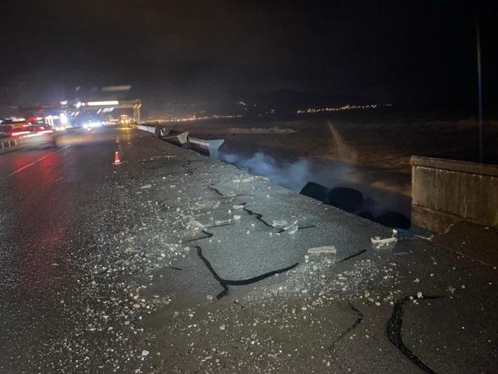 Giresun'da fırtına nedeniyle yol çöktü