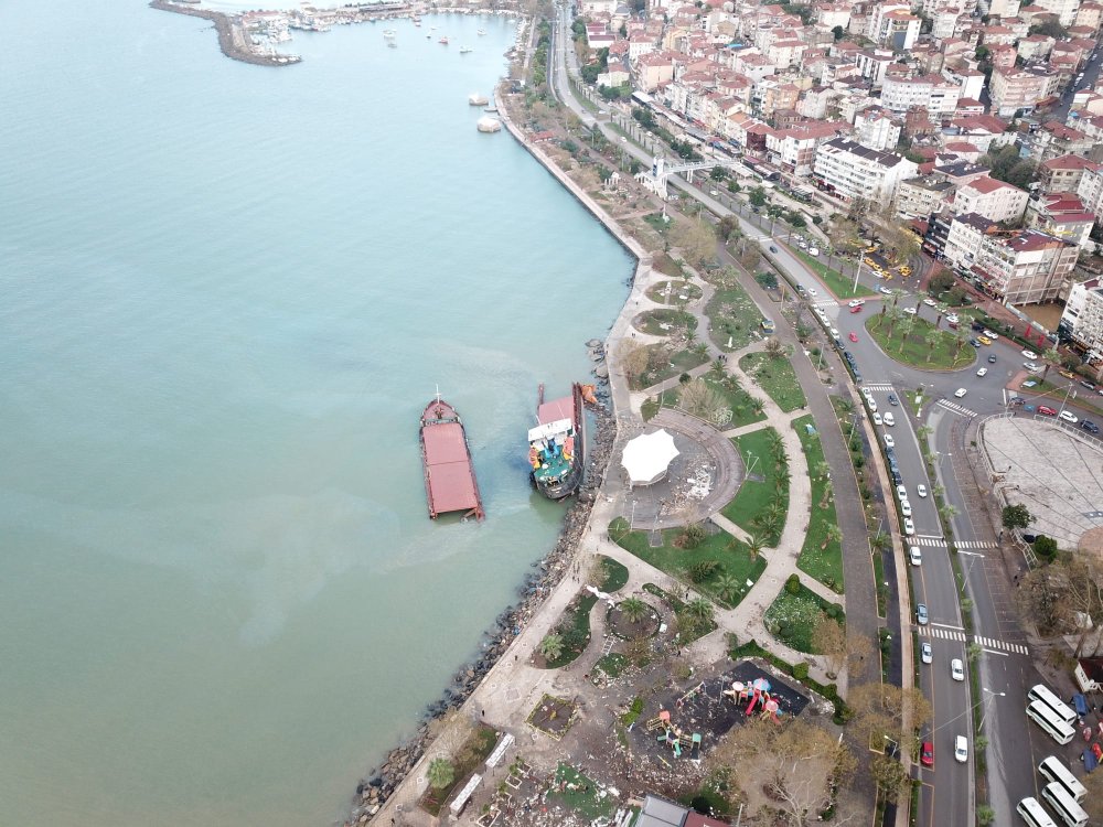 Fırtınada ikiye bölünen gemi böyle görüntülendi: Çalışma başlatılacak