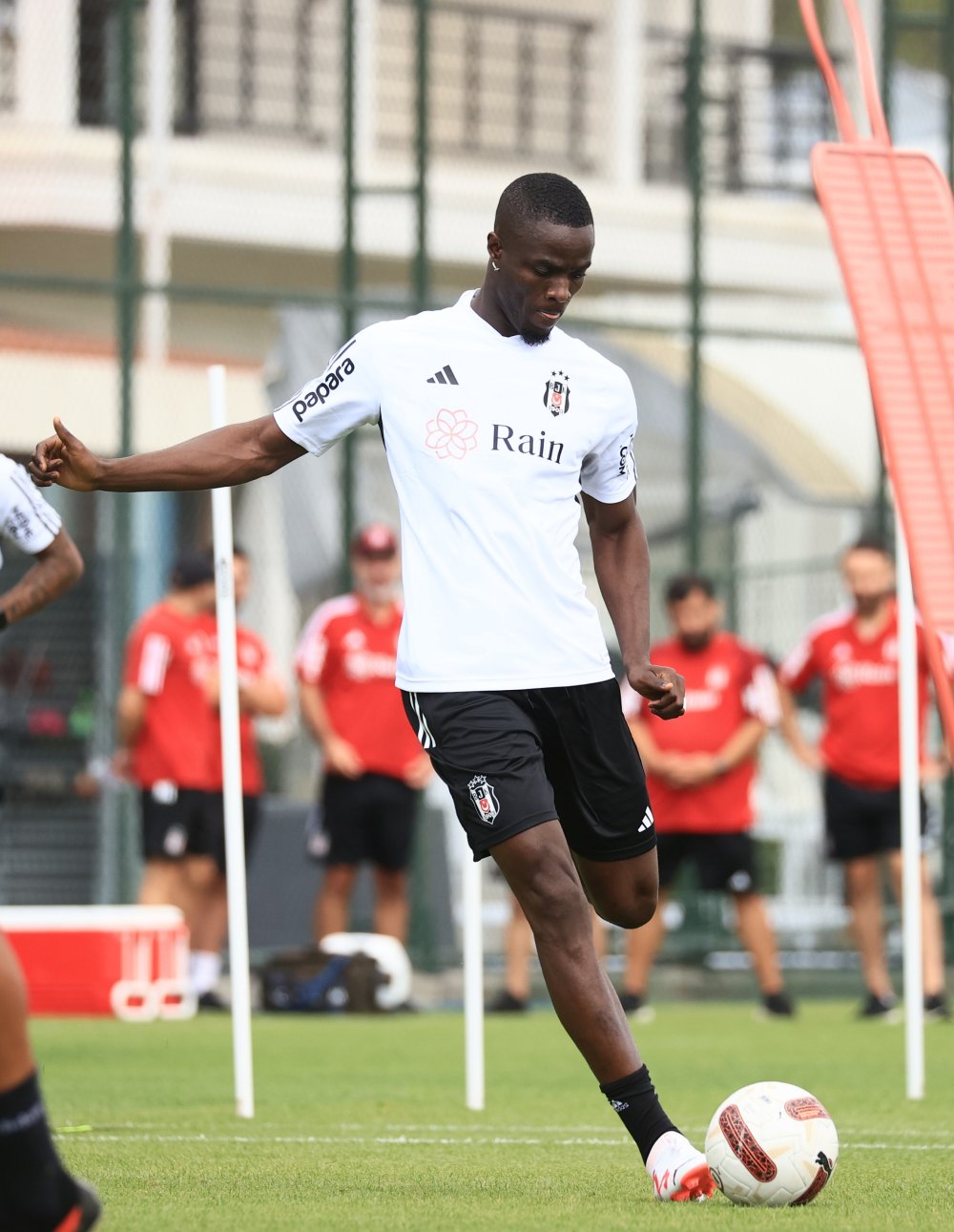 Beşiktaş'ta Eric Bailly şoku!