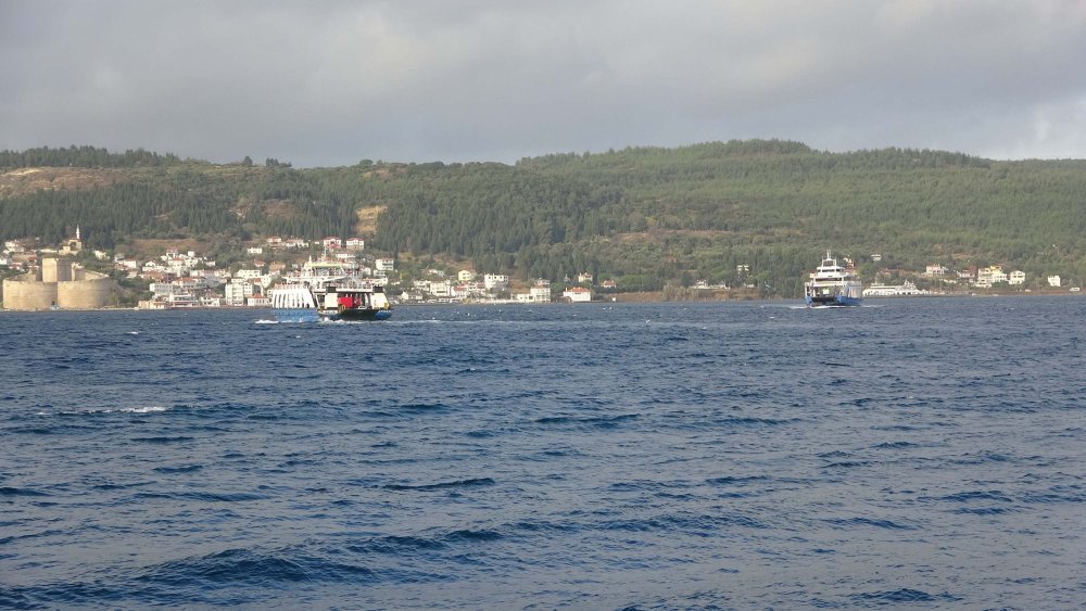 Yarınki feribot seferleri de iptal edildi