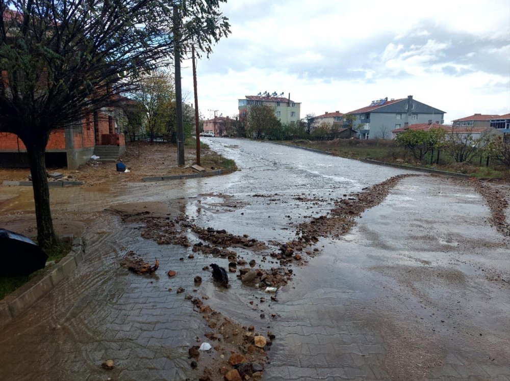 Çanakkale'de sokaklar göle döndü