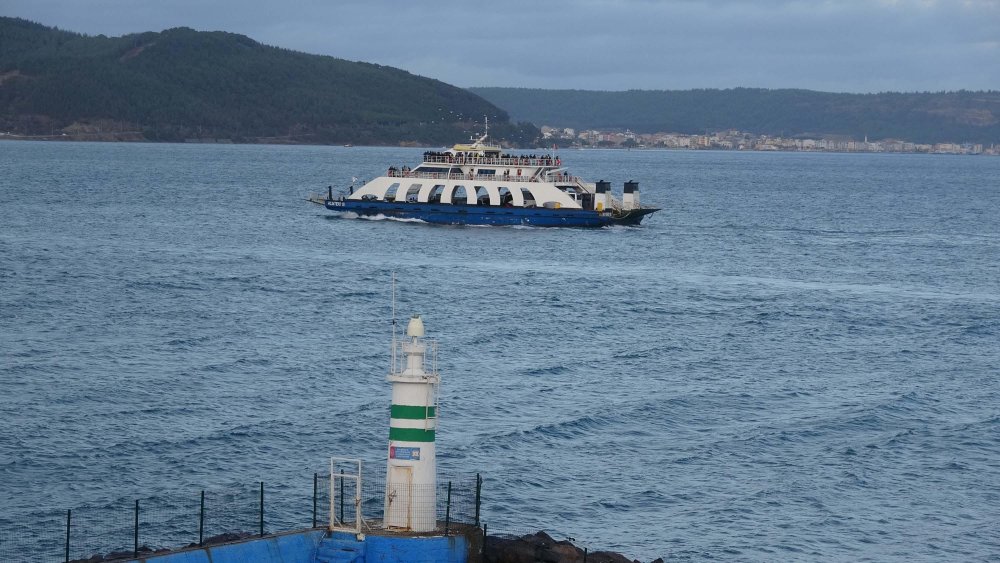 Feribot seferlerine 'fırtına' nedeniyle iptal edildi