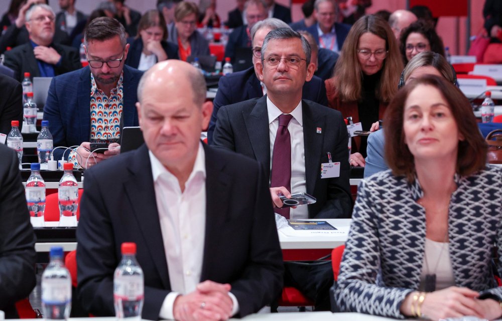 CHP Genel Başkanı Özel’in Berlin temasları: Almanya Başbakanı Olaf Scholz ile görüştü