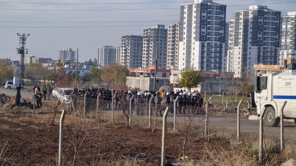 Trafo yenileme ve kaçak kontrolü çalışmasında kalabalığa silahlı saldırı: Yaralılar var