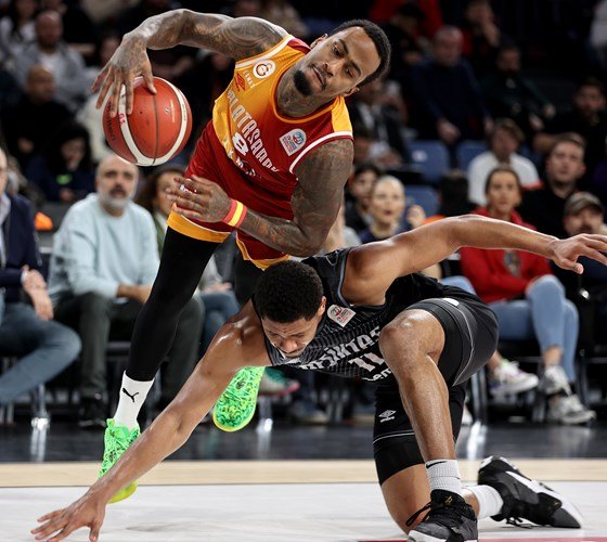 Basketbolda derbinin galibi Galatasaray