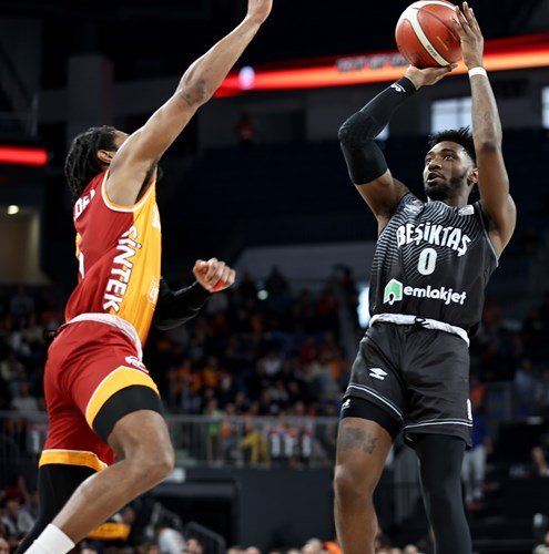 Basketbolda derbinin galibi Galatasaray