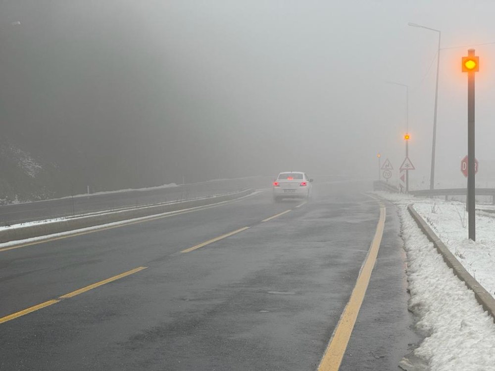 Bolu Dağı'nda kar yağışı etkili oluyor