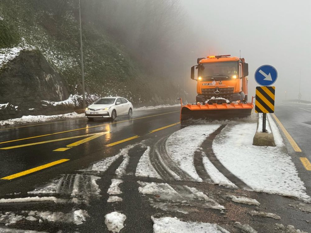 Bolu Dağı'nda kar yağışı etkili oluyor