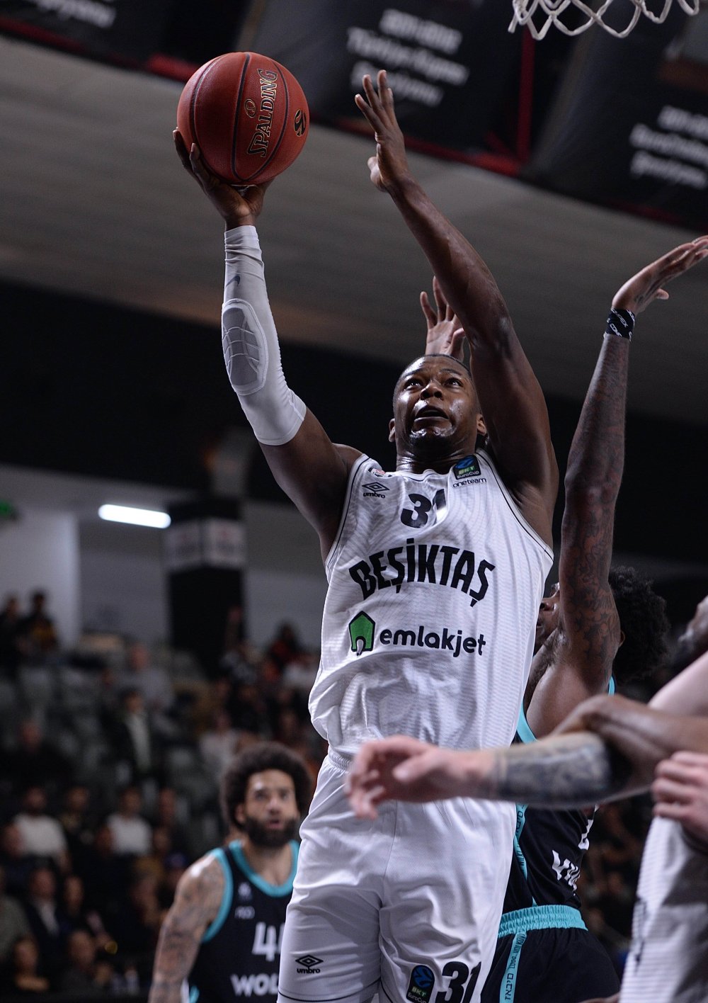 Beşiktaş Emlakjet EuroCup'ta dolu dizgin