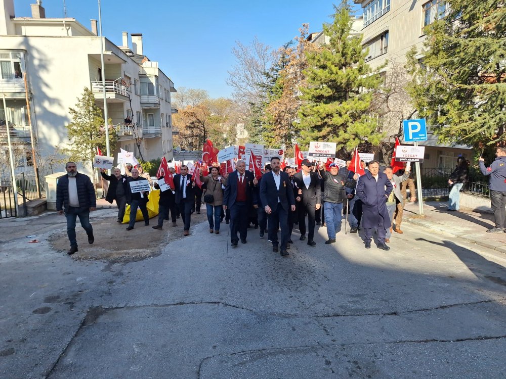 DEM Parti önüne sarı ceset torbaları bırakıldı: 'Meclisimizde terörist görmek istemiyoruz'