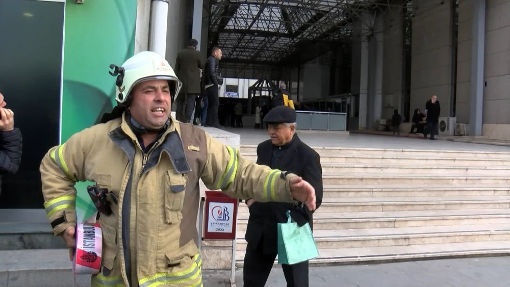 Bayrampaşa belediyesindeki yangın söndürüldü