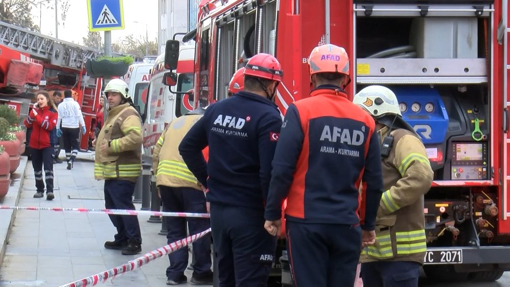 Bayrampaşa belediyesindeki yangın söndürüldü