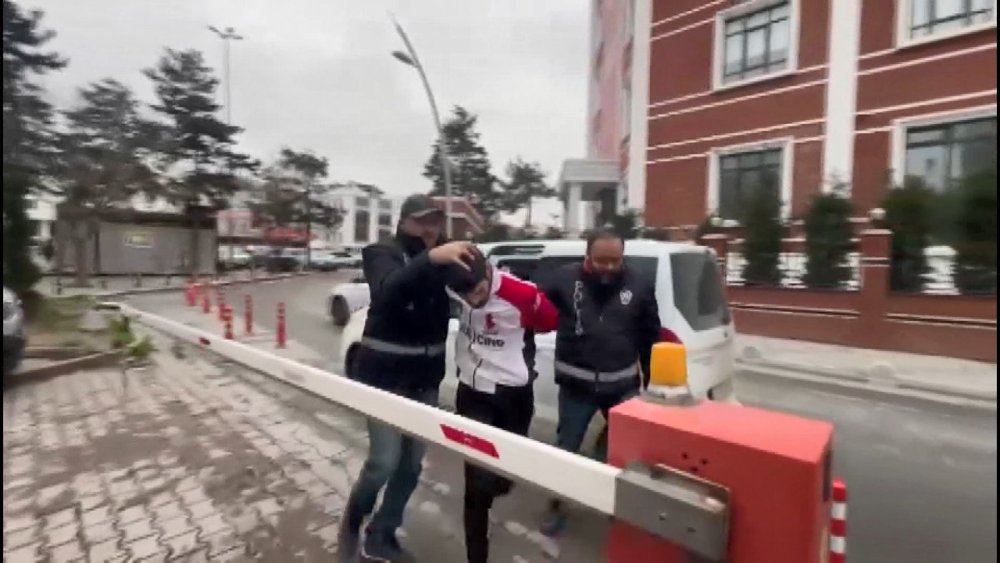 Canlı yayında yasaklı madde kullanan şüpheli yakalandı