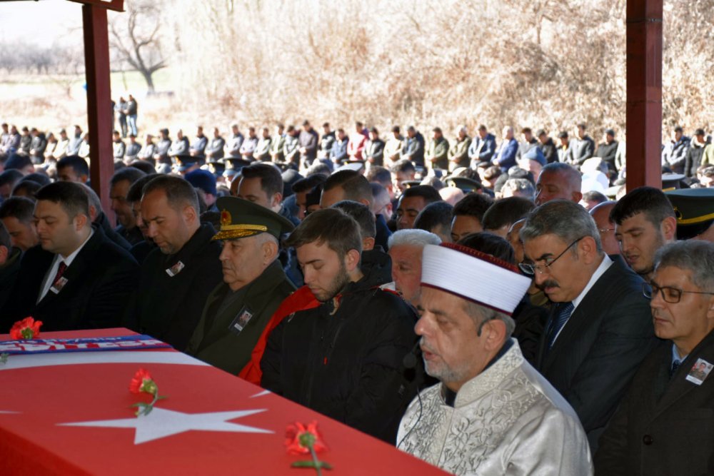 Şehit Batur'un kardeşi: "Ağlamayacağım, dik duracağım"