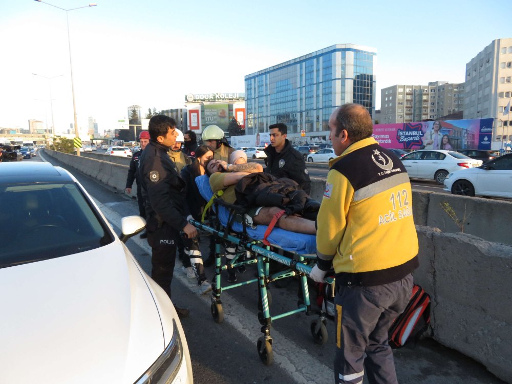 Alkollü sürücü yol ortasında uyuyakaldı