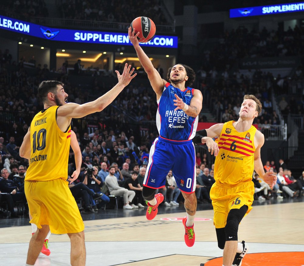 Anadolu Efes, Barcelona'yı devirdi!