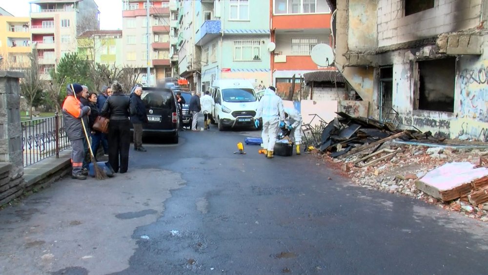 Metruk binada yangın! Bir kişinin cesedi bulundu: Mahalleliden yetkililere çağrı