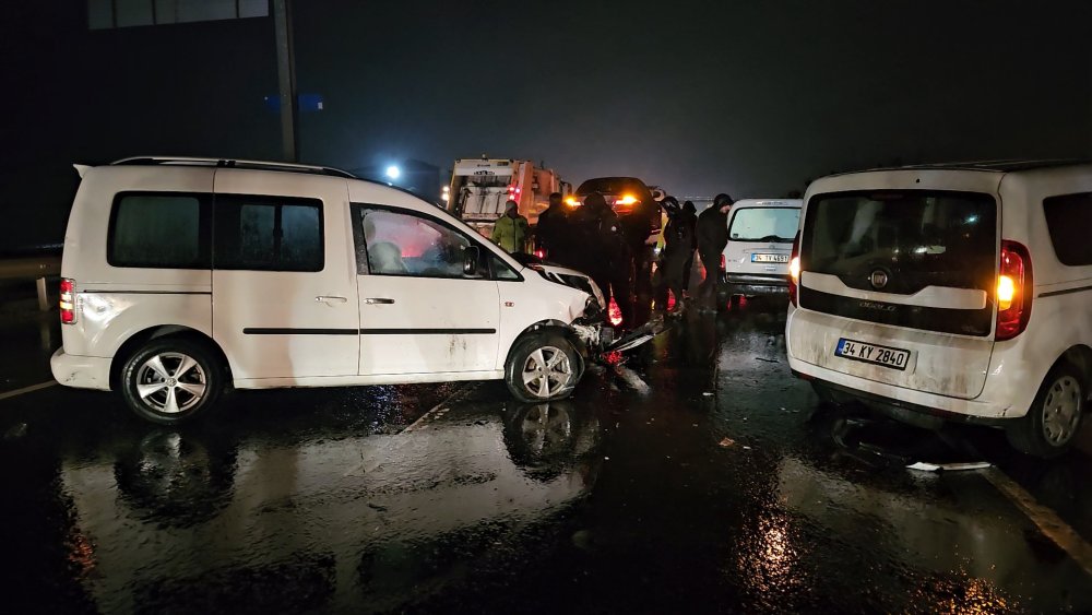 Başakşehir'de zincirleme kaza: 1'i ağır 3 kişi yaralı