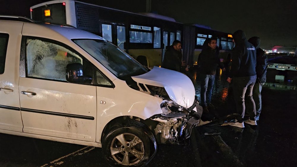 Başakşehir'de zincirleme kaza: 1'i ağır 3 kişi yaralı