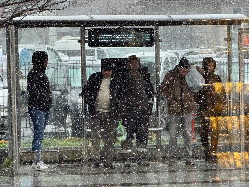 Tekirdağ'da lapa lapa kar yağdı