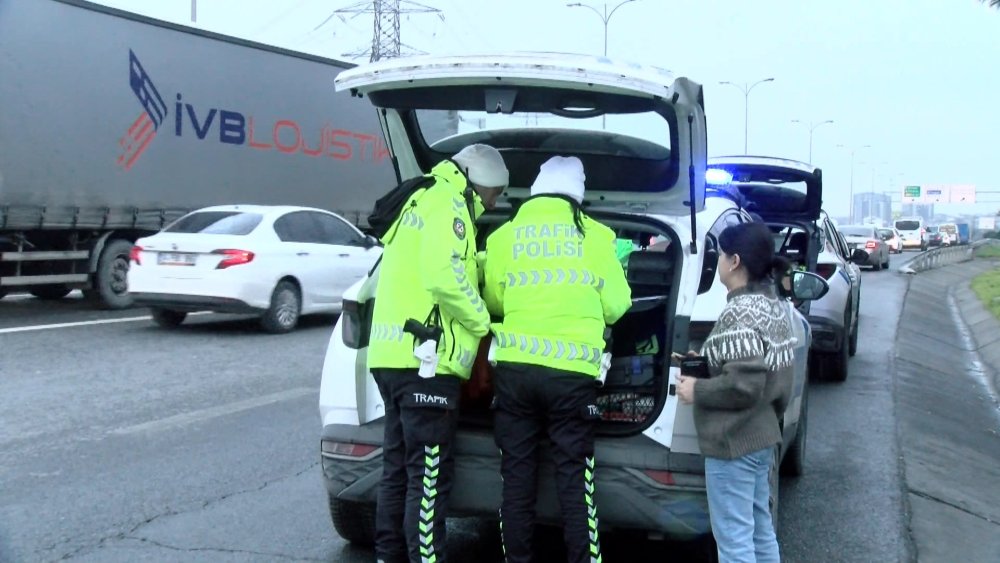 Emniyet şeridi kullananlara ceza yağmuruna tutuldu