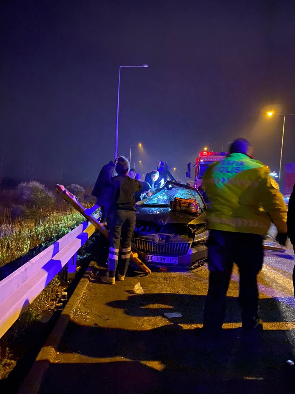 Koruma polisleri taşıyan araç TIR'a çarptı: 1 şehit, 2 yaralı