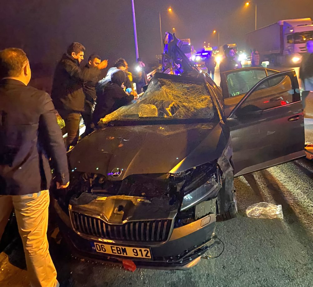 Koruma polisleri taşıyan araç TIR'a çarptı: 1 şehit, 2 yaralı