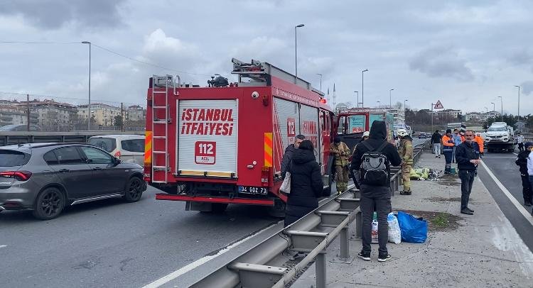 Küçükçekmece'deki zincirleme kazada 2 kişi yaralandı