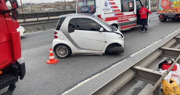 Küçükçekmece'deki zincirleme kazada 2 kişi yaralandı