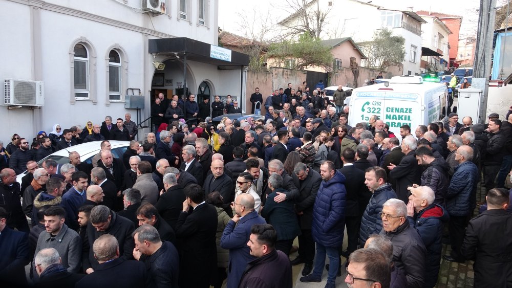 Meral Akşener'in ablası son yolculuğuna uğurlandı