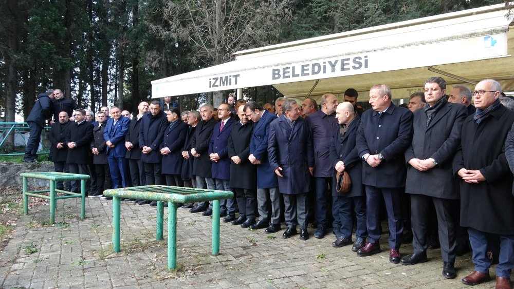 Meral Akşener'in ablası son yolculuğuna uğurlandı