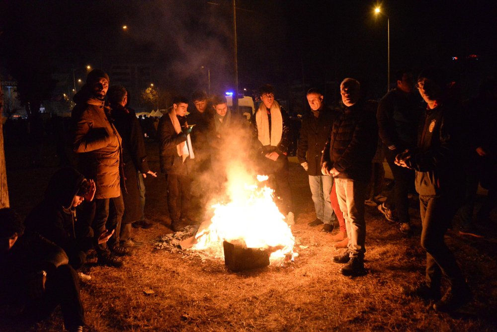 Adıyaman'da felaketin yıl dönümünde saatler 4.17'de durdu: 'Sesimi duyan var mı?'