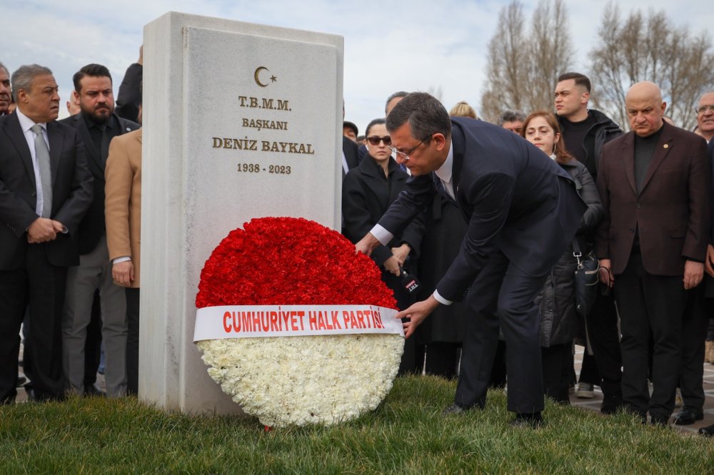 Deniz Baykal, ölümünün 1. yılında mezarı başında anıldı