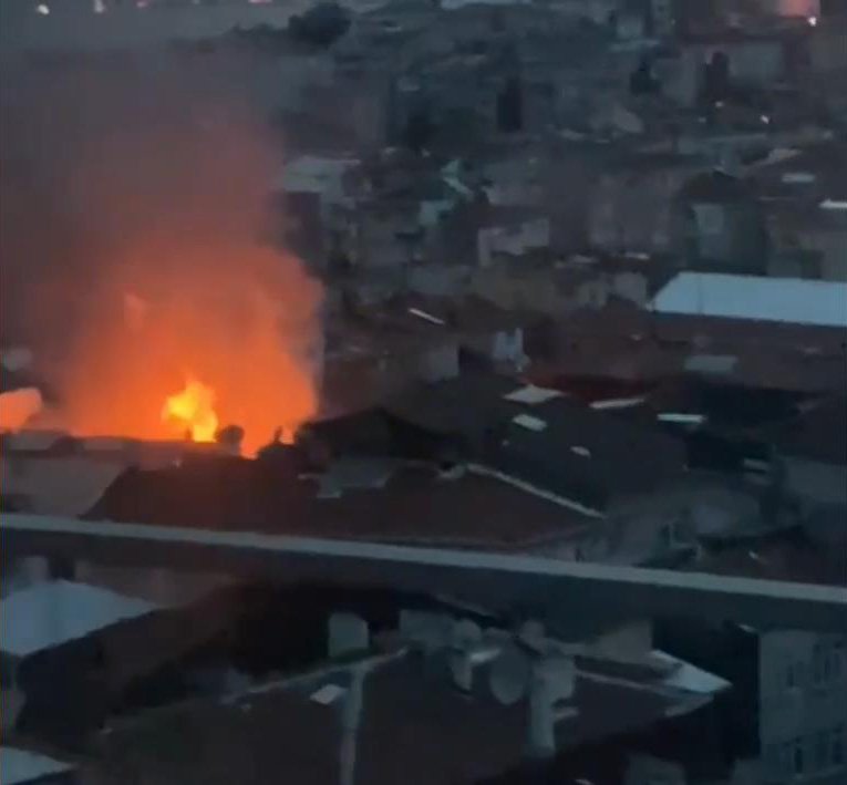 Ortaköy'de ahşap bir binada yangın çıktı