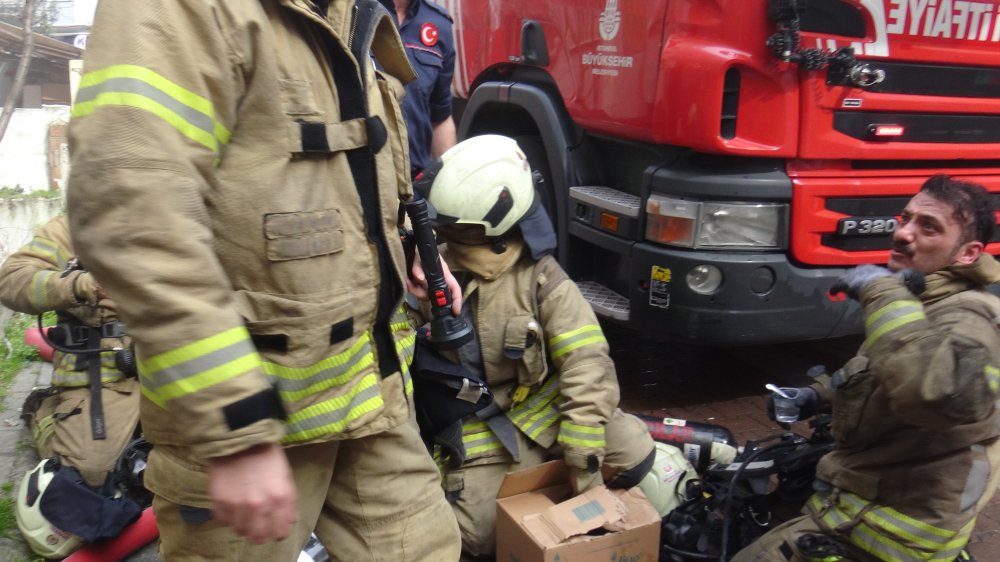 Avcılar'da 4 katlı binada çıkan yangında can pazarı: 19 kişi mahsur kaldı