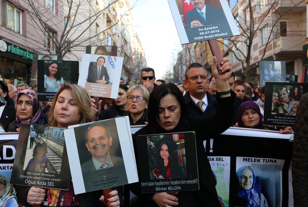 Özgür Özel'den Çorlu kararına tepki: 'Adaleti rayların altında bırakmayacağız'