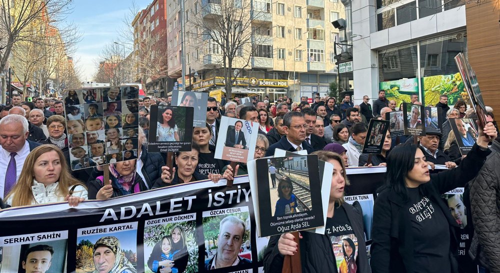 Özgür Özel'den Çorlu kararına tepki: 'Adaleti rayların altında bırakmayacağız'